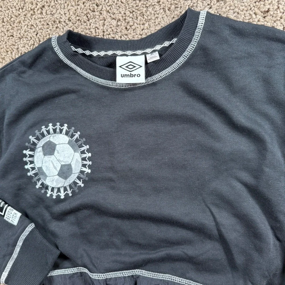 Umbro black beauty NWT Kids Soccer Graphic Crewneck Sweatshirt Medium 10-12 girl